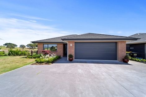 Photo of property in 4 Golf Course Lane, Waiwhakaiho, New Plymouth, 4312