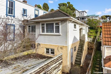 Photo of property in 18 Edinburgh Terrace, Berhampore, Wellington, 6023