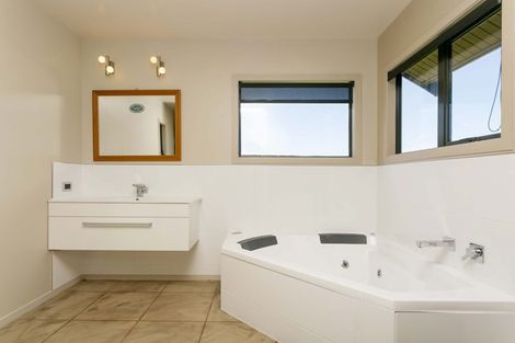 Photo of property in 5 Hitiri Road, Kinloch, Taupo, 3377