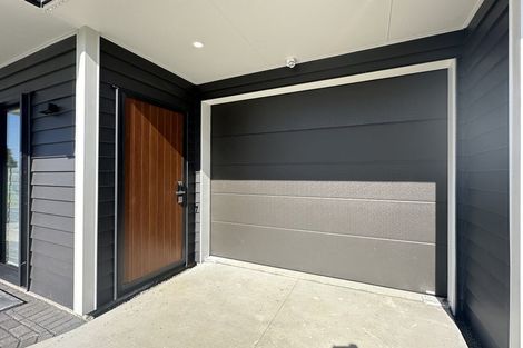 Photo of property in 25a Borrowdace Avenue, Botany Downs, Auckland, 2010
