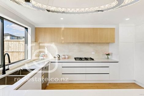 Photo of property in 32 Cooladawson Drive, Flat Bush, Auckland, 2019