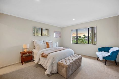 Photo of property in 16 Crimson Park, Oteha, Auckland, 0632