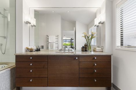 Photo of property in 2/7 Orchard Road, Browns Bay, Auckland, 0630