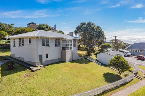 Photo of property in 2 Hiwi Crescent, Titahi Bay, Porirua, 5022
