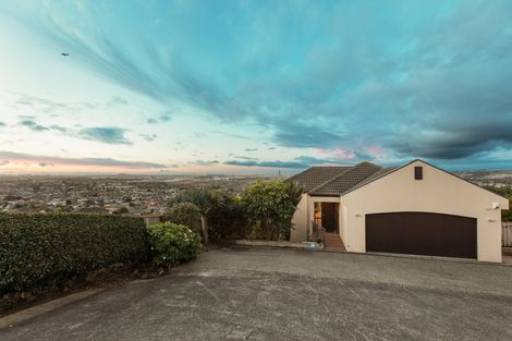 Photo of property in 132 Redoubt Road, Goodwood Heights, Auckland, 2105