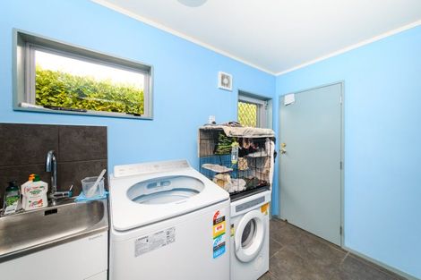 Photo of property in 104 Roberts Line, Kelvin Grove, Palmerston North, 4414