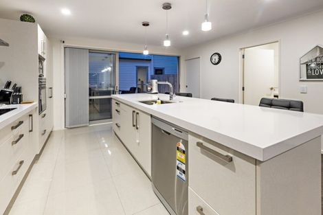 Photo of property in 33 Hollowout Street, Takanini, 2112