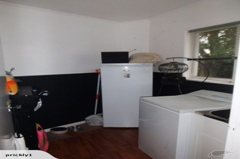 Photo of property in 2 Taupo Street, Green Bay, Auckland, 0604