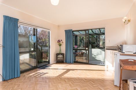 Photo of property in 16a White Swan Road, Mount Roskill, Auckland, 1041