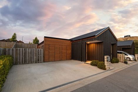 Photo of property in 9 Huxley Place, Lake Hayes, Queenstown, 9304