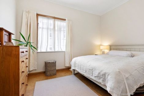 Photo of property in 132 The Ridgeway, Mornington, Wellington, 6021