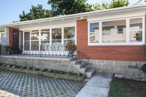 Photo of property in 5/8 Tawera Road, Greenlane, Auckland, 1051