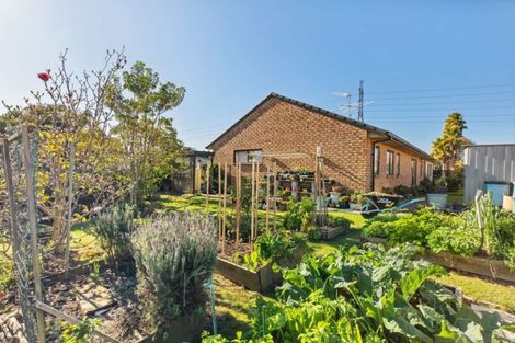 Photo of property in 74 Wairere Road, The Gardens, Auckland, 2105