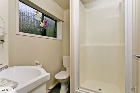 Photo of property in 1/3 Sunset Road, Totara Vale, Auckland, 0632