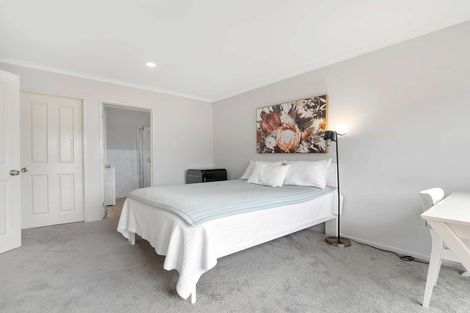 Photo of property in 9 Fleetwood Drive, Henderson, Auckland, 0612