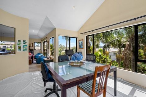 Photo of property in 4 Twin Wharf Road, Herald Island, Auckland, 0618