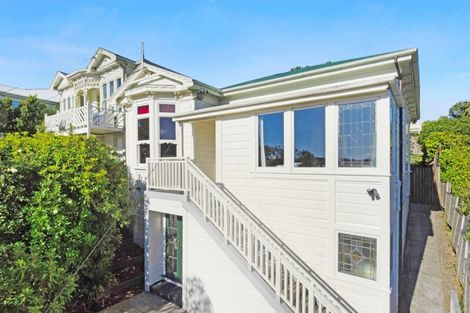 Photo of property in 51 Fairview Crescent, Kelburn, Wellington, 6012