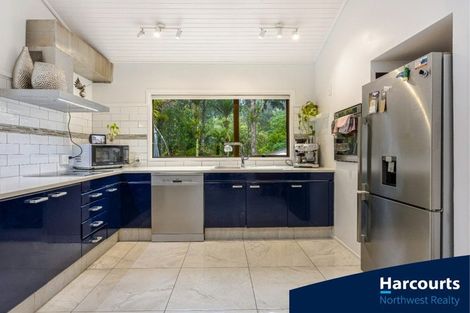 Photo of property in 719 Scenic Drive, Henderson Valley, Auckland, 0612
