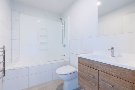 Photo of property in 5 Wharetana Crescent, New Lynn, Auckland, 0600