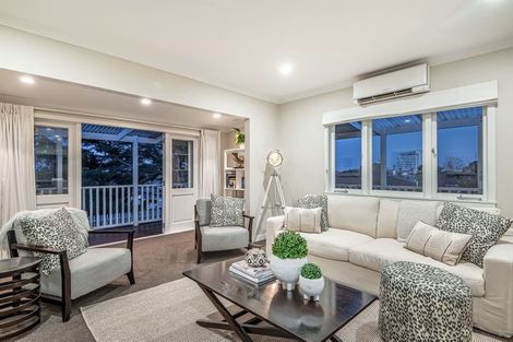 Photo of property in 1 Margaret Place, Milford, Auckland, 0620