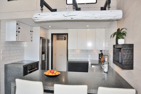 Photo of property in 19 Cumberland Street, Leigh, 0985