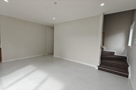 Photo of property in 52d Hutchinsons Road, Bucklands Beach, Auckland, 2014