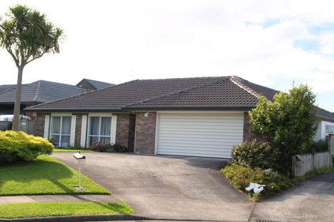 Photo of property in 2/21 Pajaro Place, Golflands, Auckland, 2013