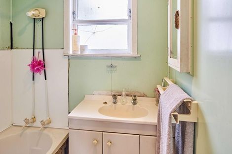 Photo of property in 6 Marne Grove, Waitangirua, Porirua, 5024