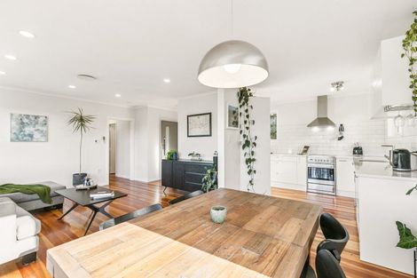 Photo of property in 137 Ruskin Road, Newlands, Wellington, 6037