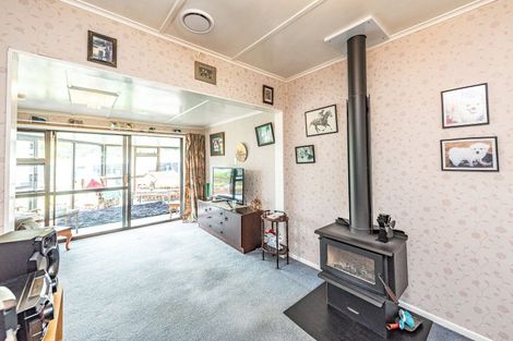 Photo of property in 76 Cornfoot Street, Castlecliff, Whanganui, 4501