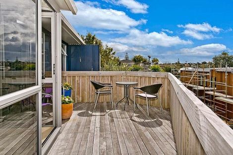 Photo of property in 2/26 Park Rise, Campbells Bay, Auckland, 0630