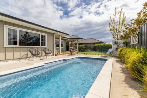 Photo of property in 19 Grooby Place, Havelock North, 4130