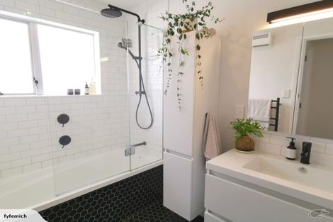 Photo of property in 25b Lidcombe Place, Avondale, Auckland, 1026
