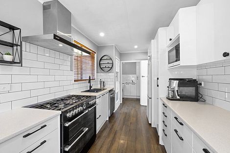 Photo of property in 4 Ward Place, Marfell, New Plymouth, 4310