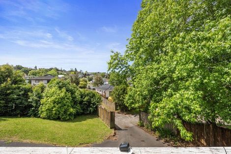 Photo of property in 37 Trias Road, Totara Vale, Auckland, 0629