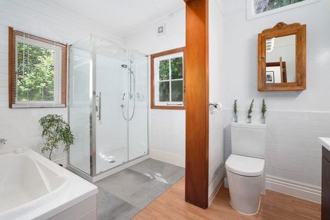 Photo of property in 21 Northland Road, Northland, Wellington, 6012