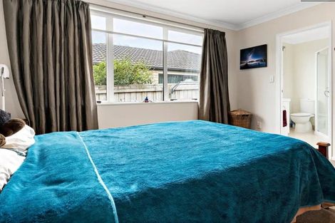 Photo of property in 11 Logan Place, Waiuku, 2123