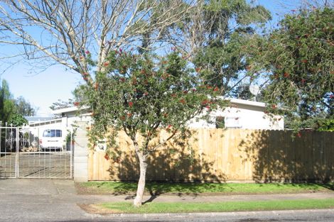Photo of property in 13 Helms Place, Manurewa, Auckland, 2102
