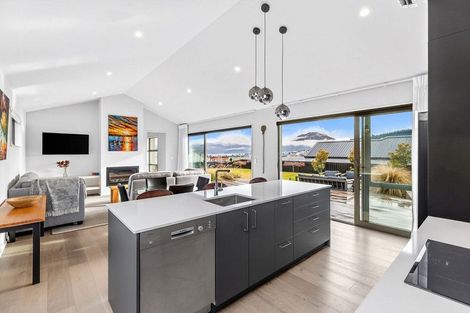 Photo of property in 8 The Heights Avenue, Wanaka, 9305