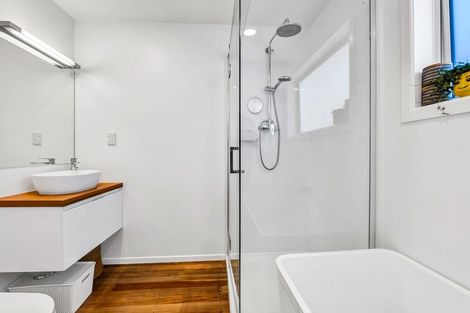 Photo of property in 185 Mangorei Road, Merrilands, New Plymouth, 4312