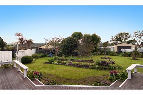 Photo of property in 3 Brookesmith Drive, Waiuku, 2123