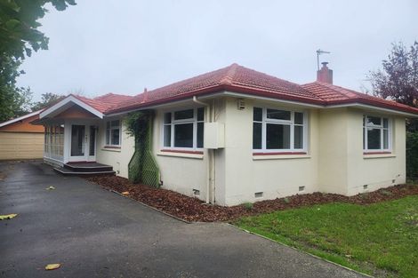 Photo of property in 32 Strowan Road, Strowan, Christchurch, 8052