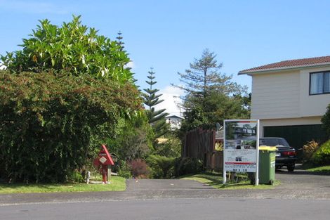 Photo of property in 2/16 Branston Avenue, Browns Bay, Auckland, 0630