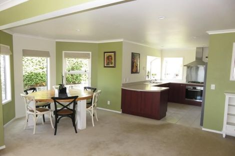 Photo of property in 49 Dress Circle, Newlands, Wellington, 6037