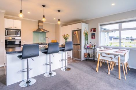 Photo of property in 27 Gallipoli Place, Paraparaumu, 5032