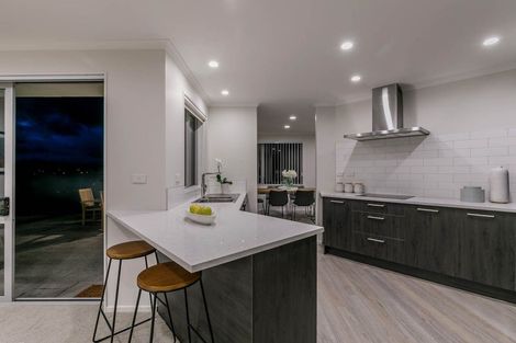 Photo of property in 36 Nimstedt Avenue, Oteha, Auckland, 0632