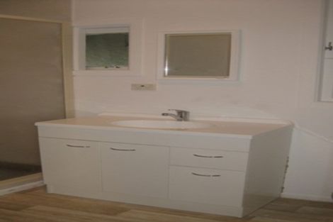 Photo of property in 12 Korotaha Terrace, Rothesay Bay, Auckland, 0630