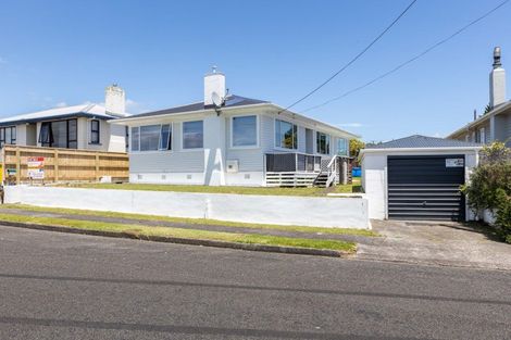 Photo of property in 7 Watene Crescent, Waitara, 4320