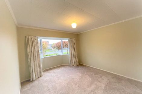 Photo of property in 2 Aitchison Place, Levin, 5510