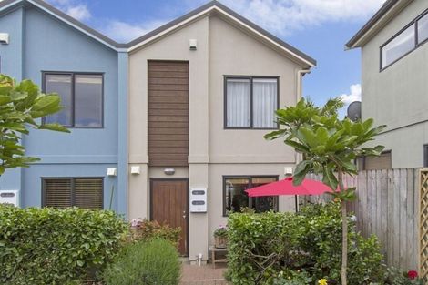 Photo of property in 31 Spalding Rise, Golflands, Auckland, 2013